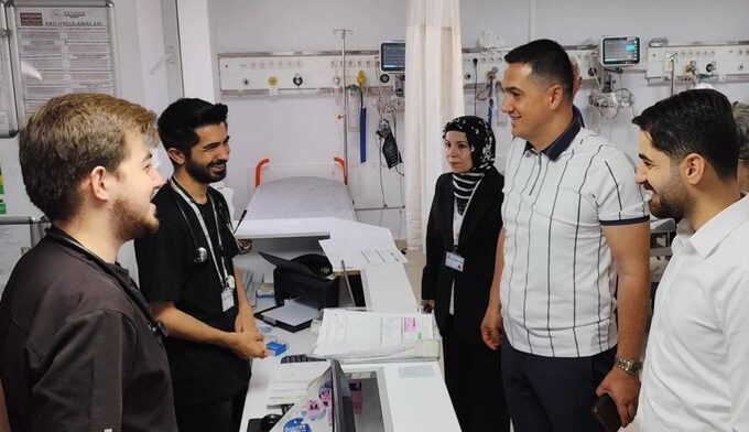 İluh Hastanesini ziyaret etti