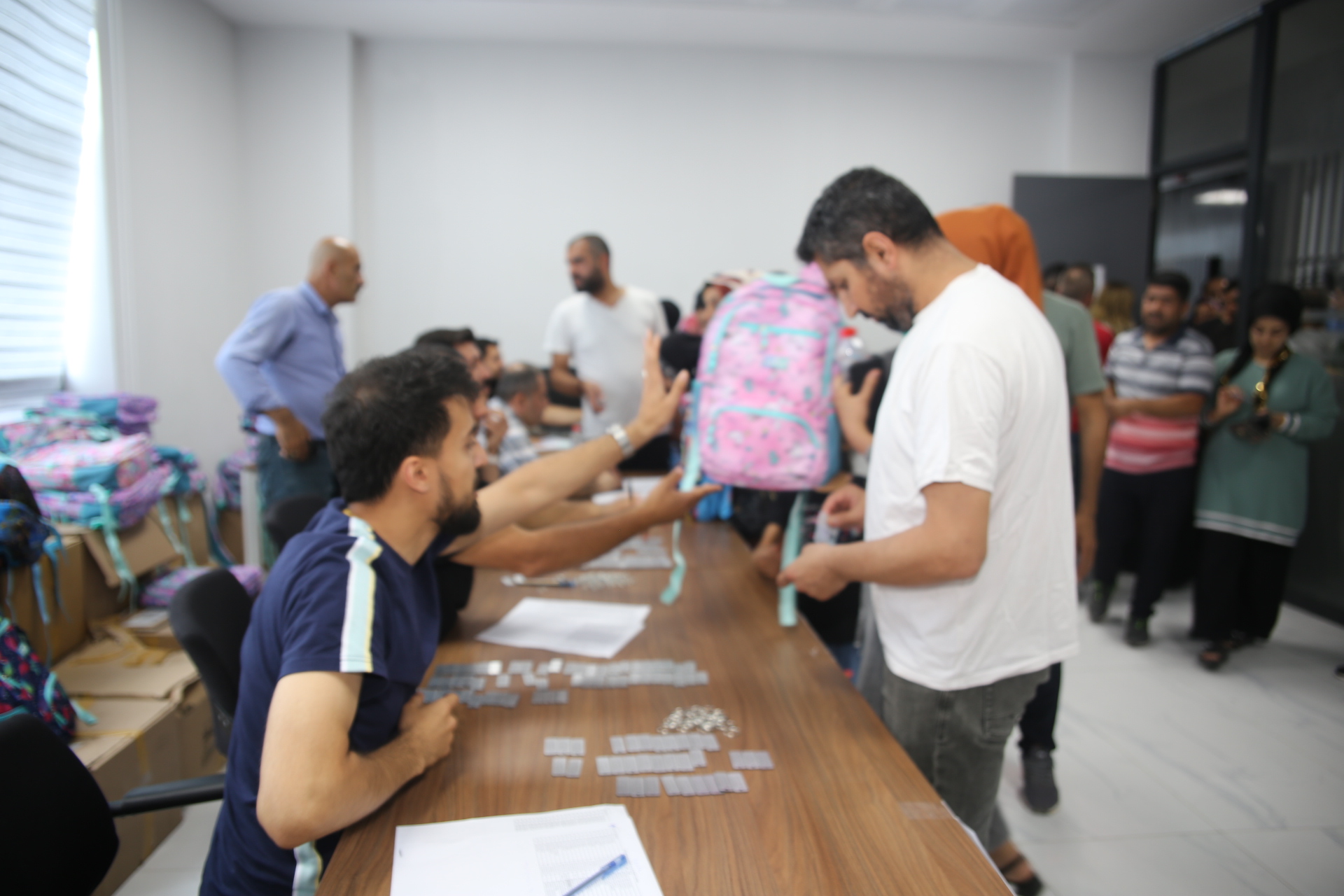 300 öğrenciye okul ihtiyaçlarından oluşan kırtasiye seti yardımı yaptı