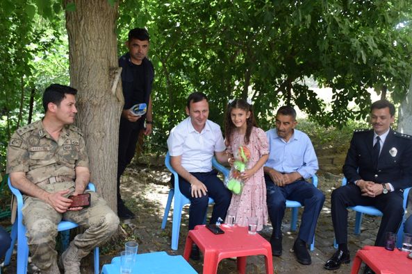 ŞEHİT AİLELERİNE KURBAN BAYRAMI ZİYARETİ GERÇEKLEŞTİRİLDİ