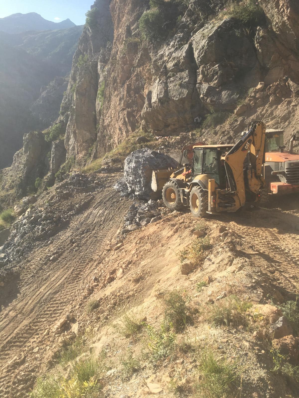 Kozluk köylerinde yol çalışmaları yapıldı