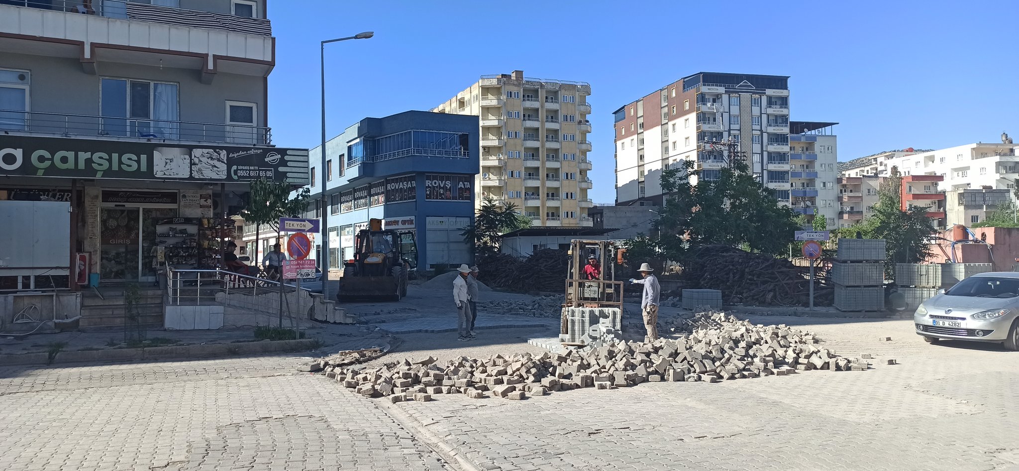 Kozluk Belediyesi’nden yol çalışmaları atağı