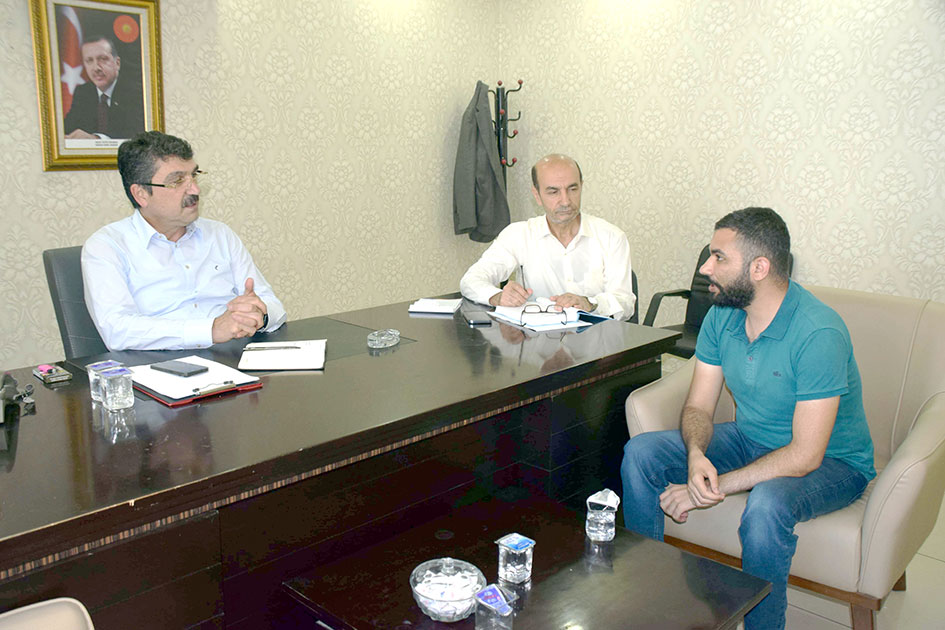 Vatandaşlarla bir araya gelerek talep ve isteklerini dinledi.