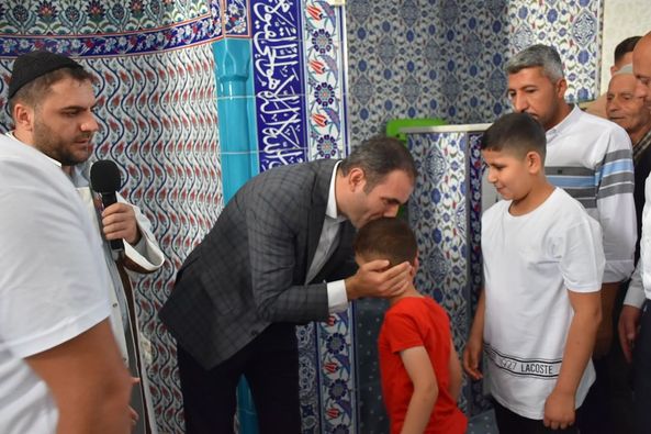 NİCE MUTLU BAYRAMLAR GEÇİRMEK DİLEĞİYLE