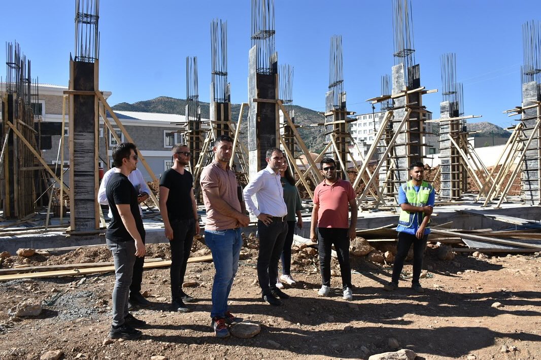 Halk Kütüphanesi inşaatını ziyaret etti