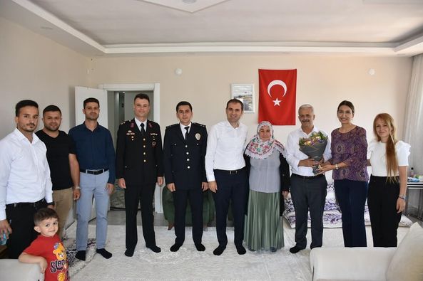 KAYMAKAM MURAT METE, ŞEHİDİMİZ FAİM BOZKURT’UN AİLESİNE BAYRAM ZİYARETİNDE BULUNDU