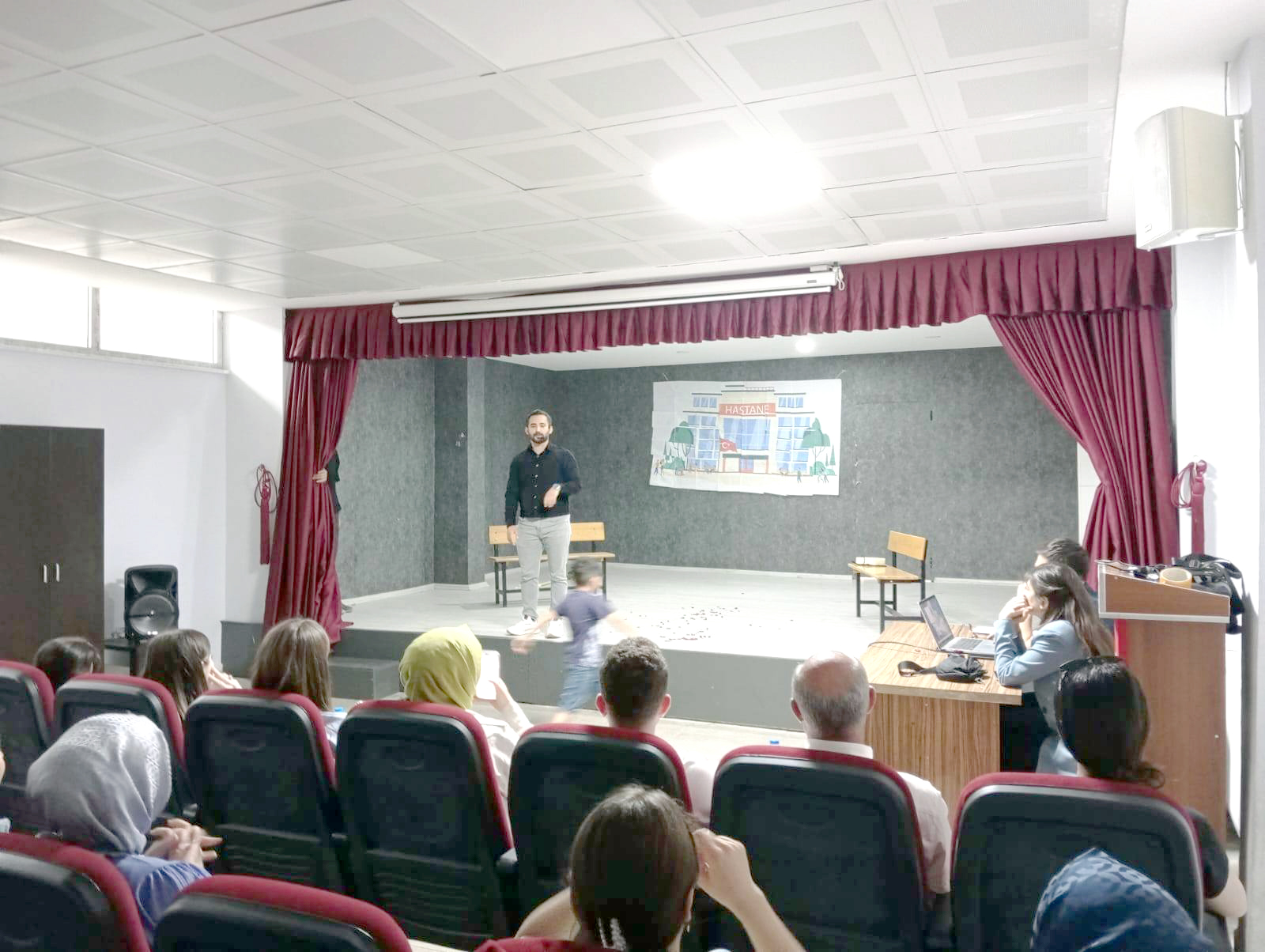 Usta tiyatrocuları aratmadılar