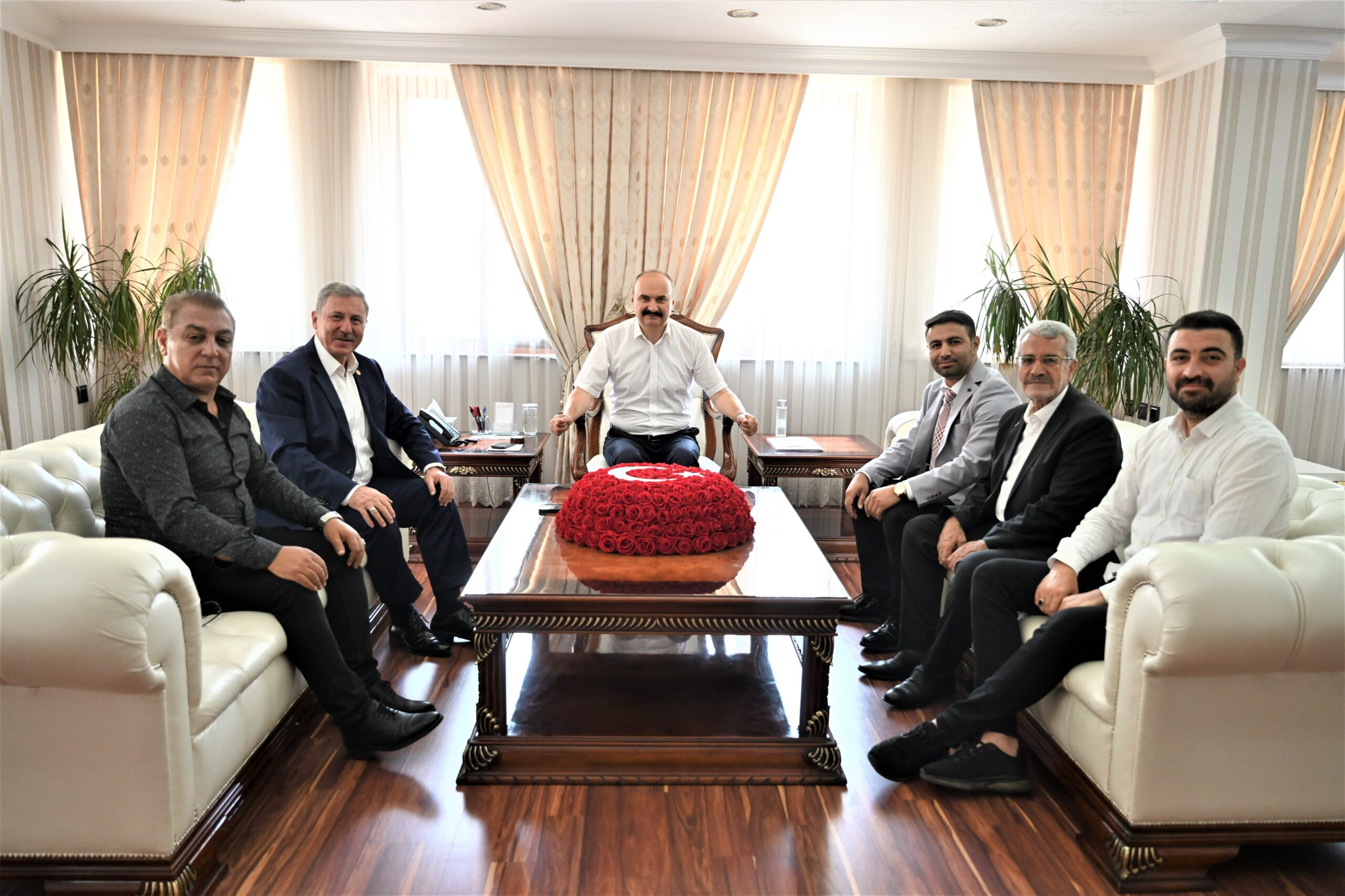 Vali Ekrem Canalp, Saadet Partisi Grup Başkanı Doç. Dr. Selçuk Özdağ ve Heyetini Makamında Kabul Etti