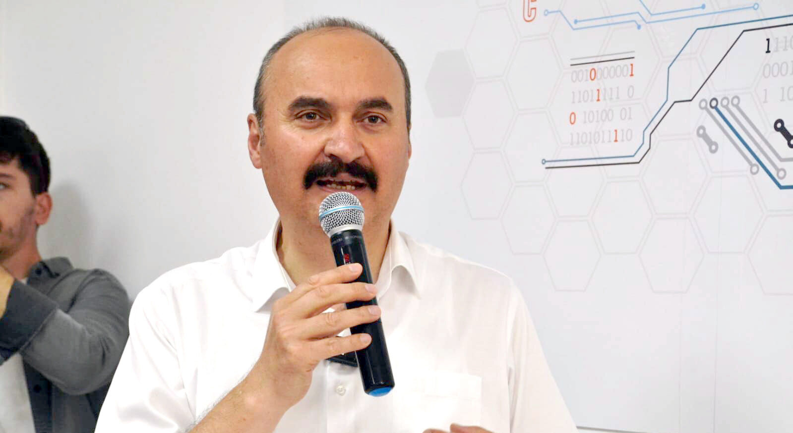 ‘Bayramın huzurunu ve heyecanını birlikte yaşamalı ve paylaşmalıyız’