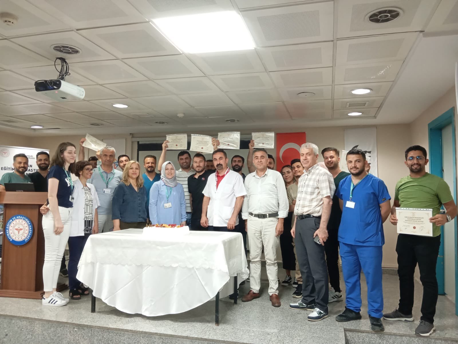 Yoğun Bakım Hemşireleri sertifikalarını aldı