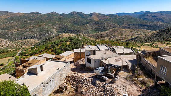 Köylerde yol çalışmaları sürüyor