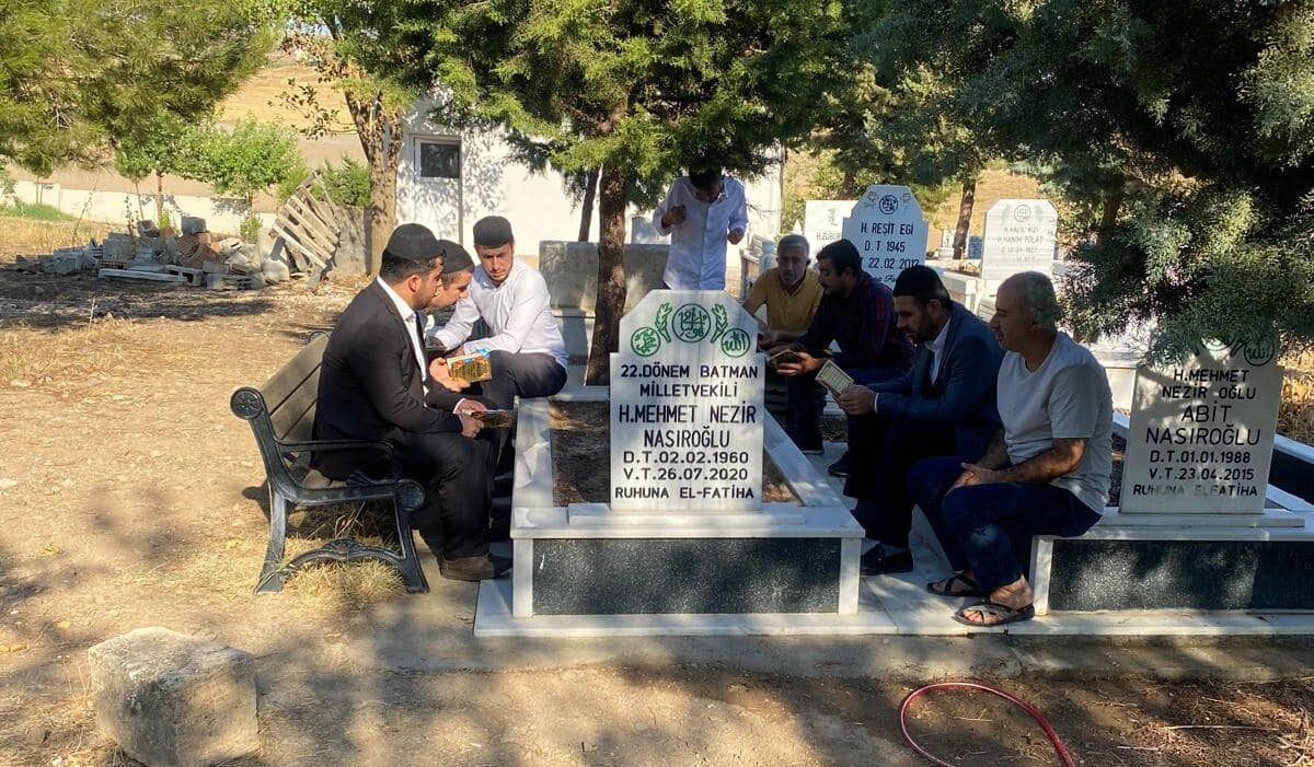 Batman eski Milletvekili Nezir Nasıroğlu vefatının 4. yıldönümünde mezarı başında anıldı