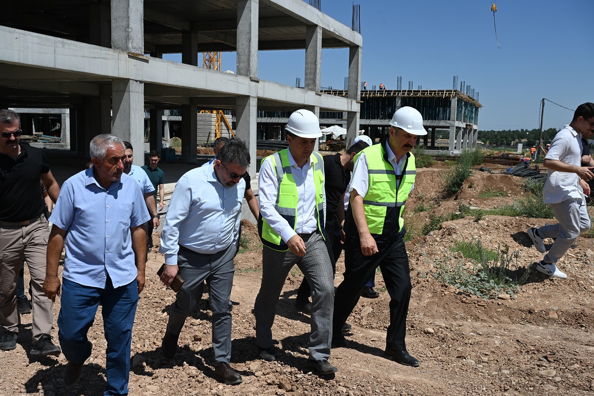 500 Yataklı Devlet Hastanesi inşaatını inceledi