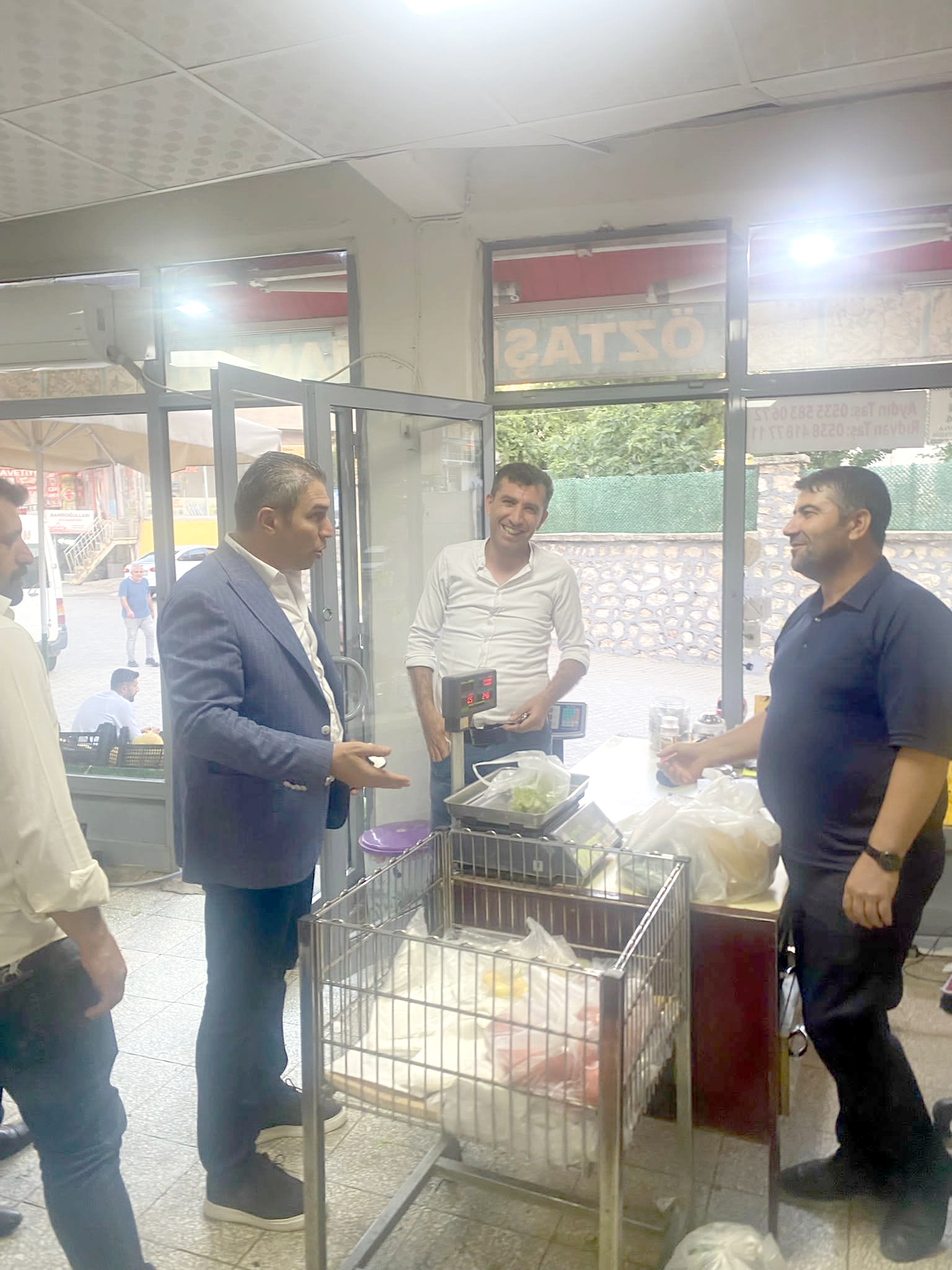 Başkan Demir, ilçe esnafını ziyaret etti