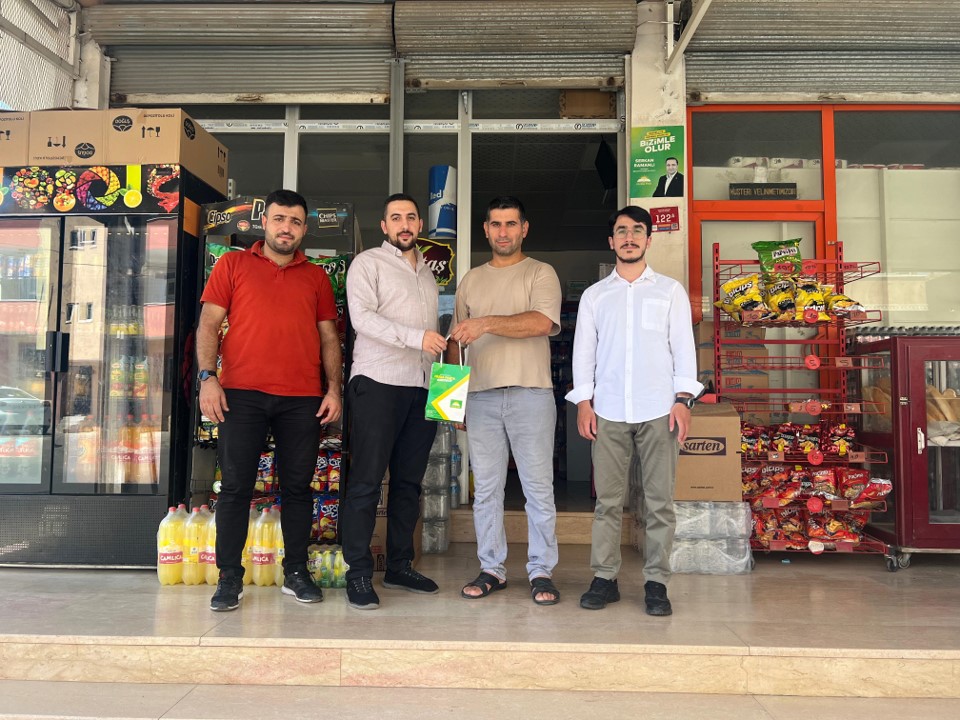 Boykot ürünü satmayan esnafa tebrik ziyareti 