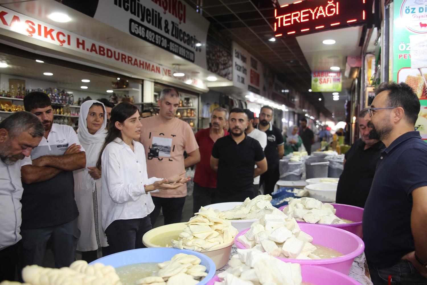 ESNAFIMIZIN SORUNLARINI ÖNEMSİYORUZ