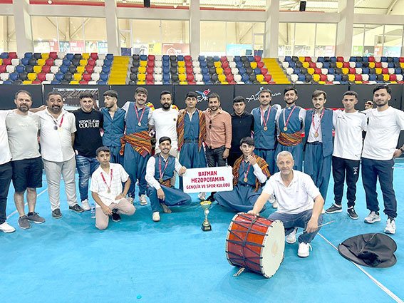 Grup müsabakalarında zorlu rakiplerini geçerek şampiyon olup, Türkiye finallerine kaldı
