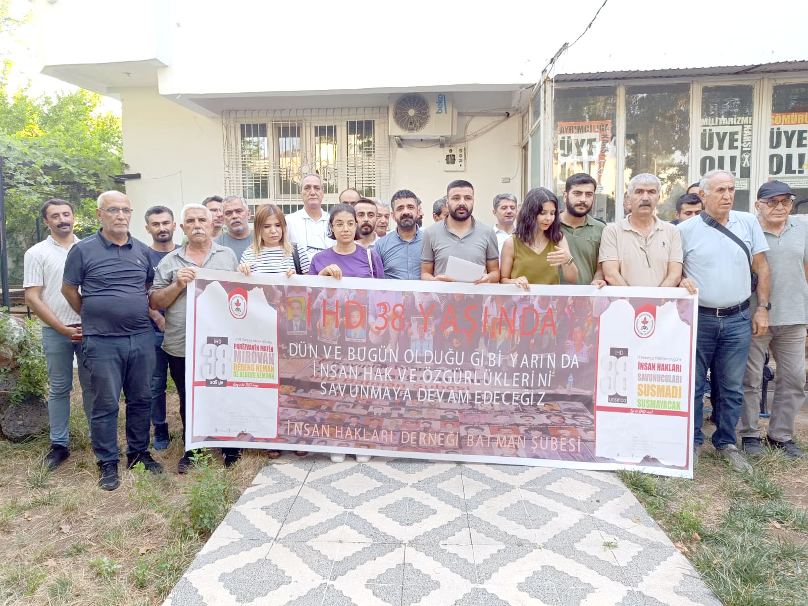 İHD 38. Kuruluş Yıl Dönümünü Kutladı