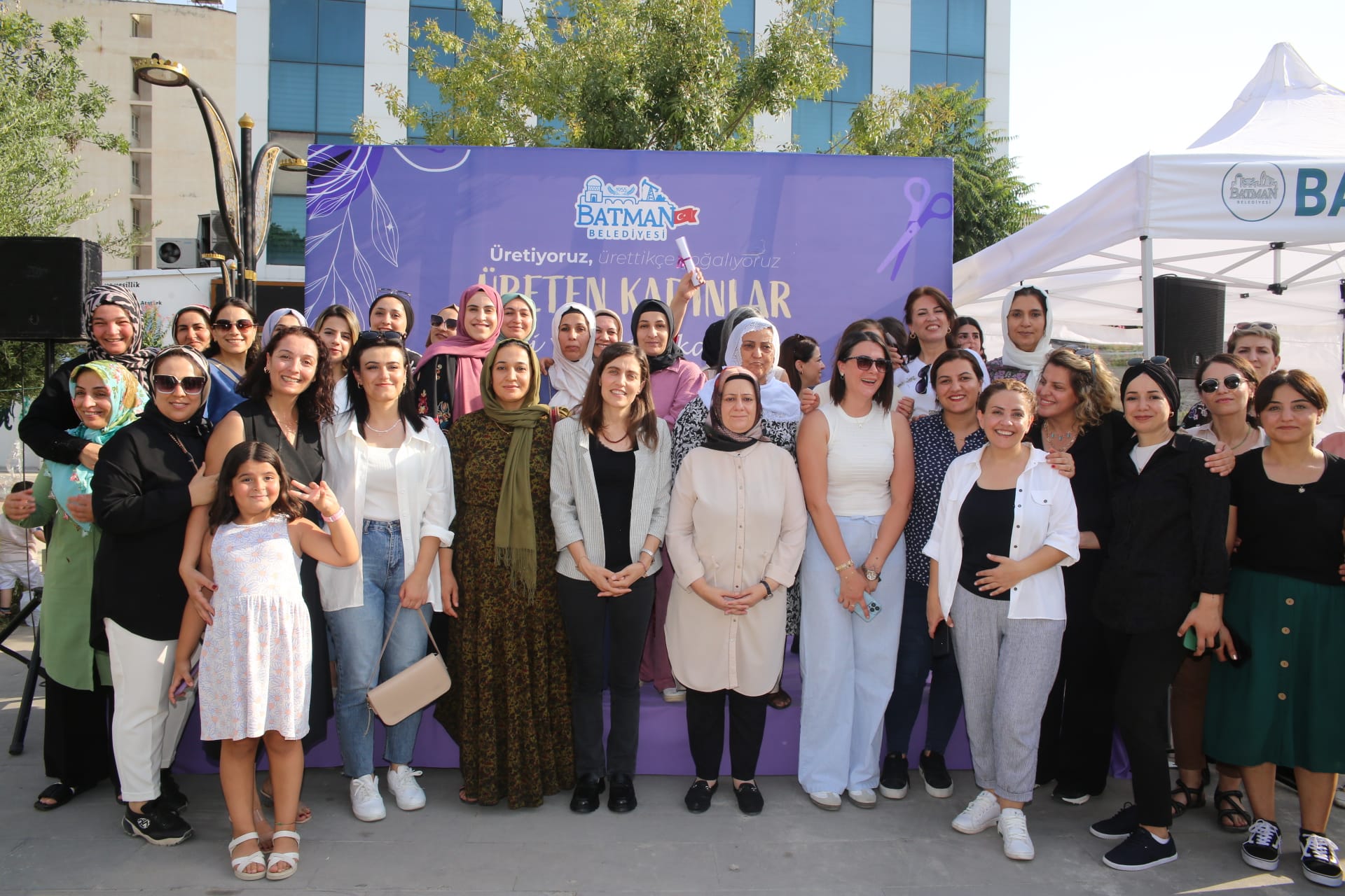 KADINA VE KADININ EMEĞİNE DEĞER VERİYORUZ