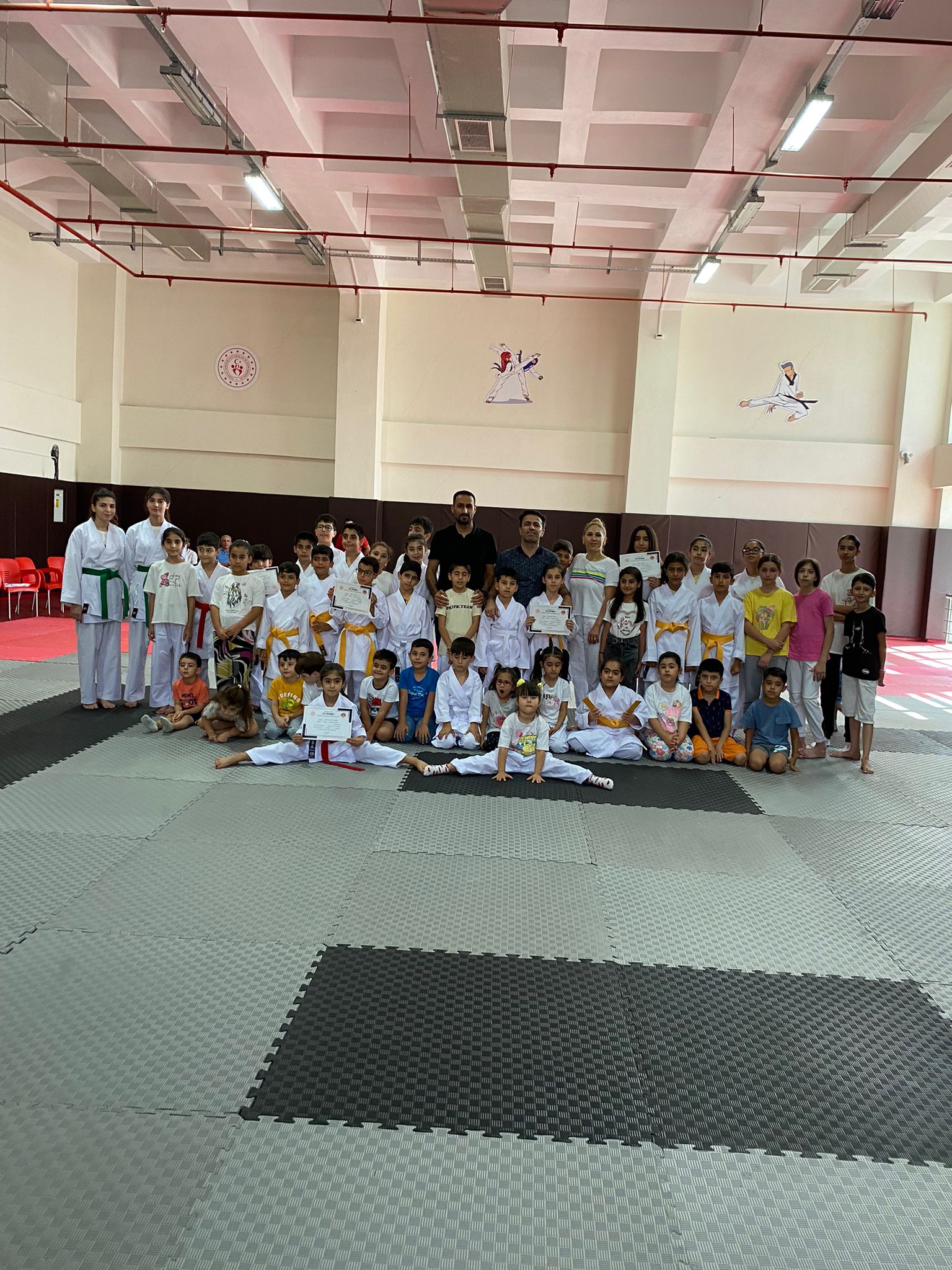 Batmanlı gençler karate kuşak sınavında gösterdikleri performanslarıyla göz doldurdular