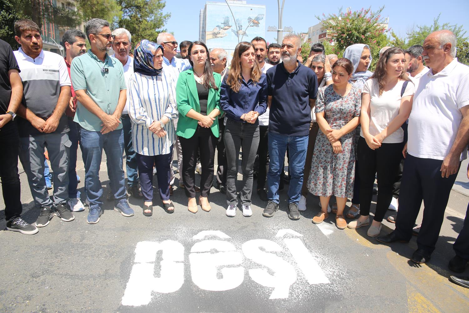 Belediye ekipleri yazıları yeniden yazdı