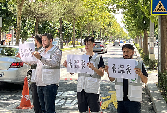 ‘KÜRTÇE UYARI YAZISINDAN DAHA DOĞAL NE VAR?’