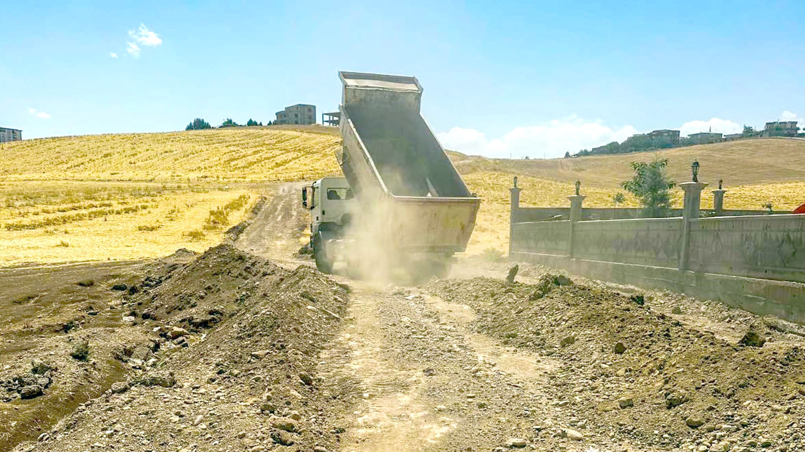 Köylerde stabilize yol çalışması