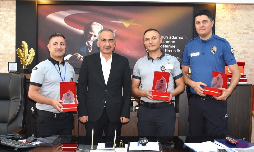 KAAN uygulamasını etkin kullanan görevlilere plaket