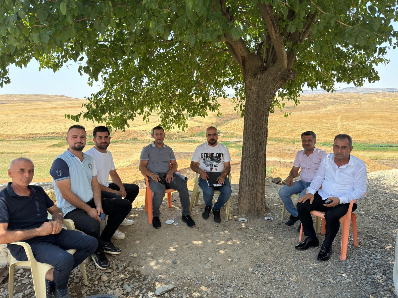 Çiftçilere ayçiçeği yetiştiriciliği hakkında bilgi verildi