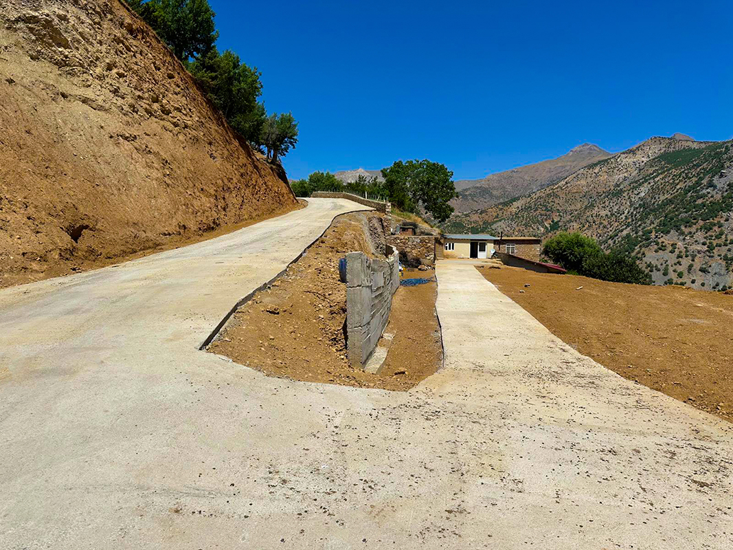 İki ilçeyi bağlayacak beton yol yapıldı