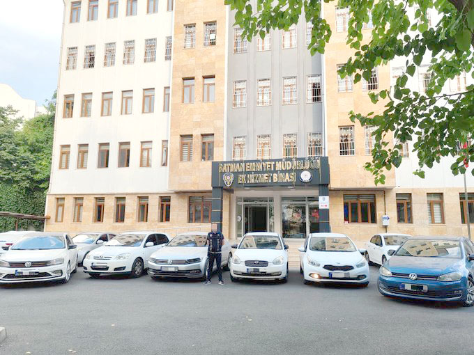 Çalıntı araçları değiştirip satanlara operasyon!