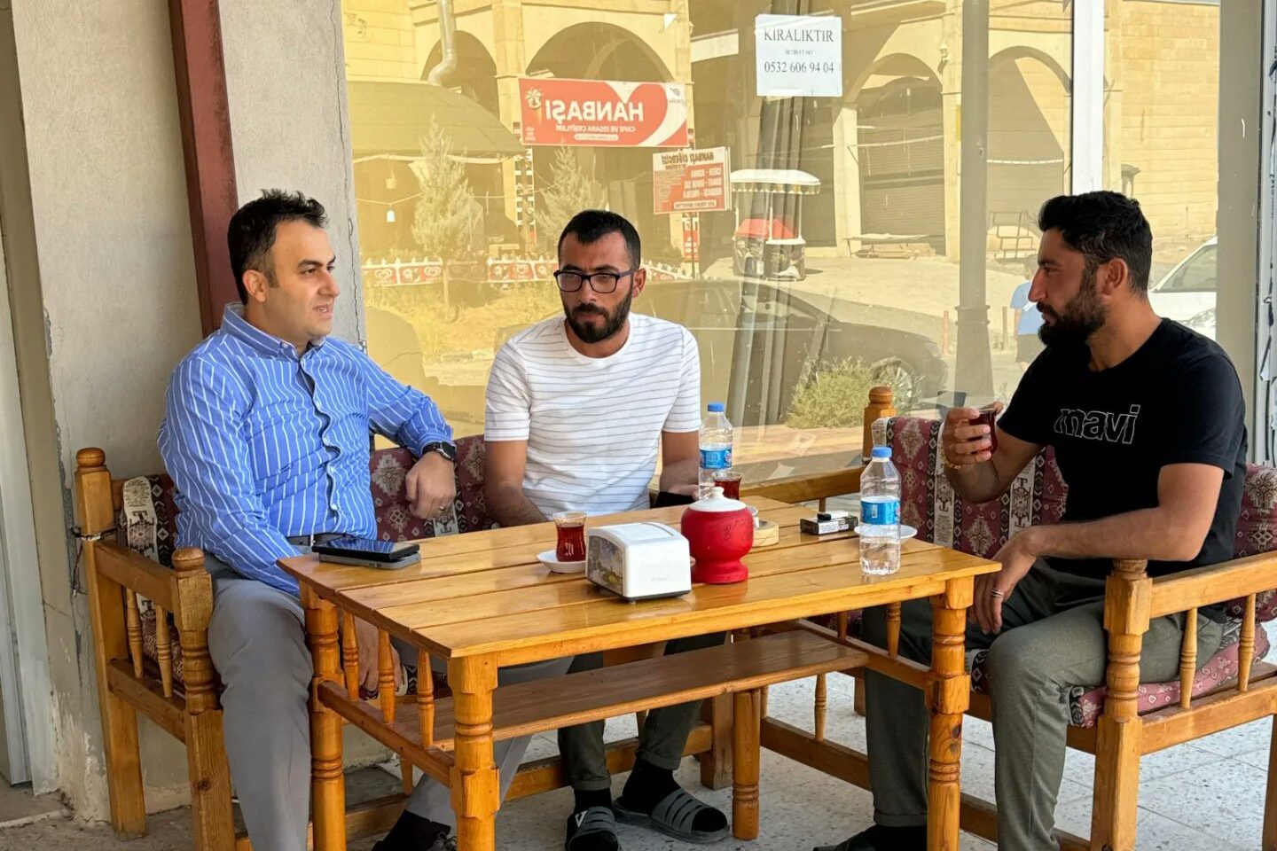 Esnaf ile sohbeti etti