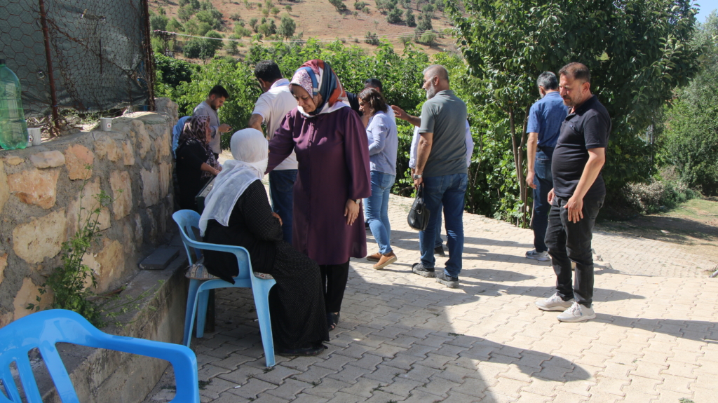 DEM Parti heyeti Dereiçi köyündeydi