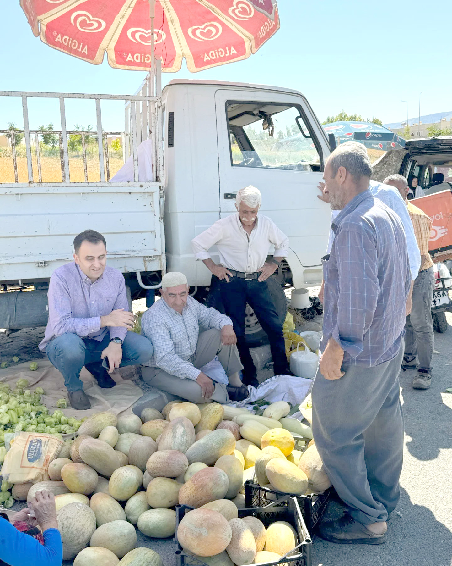 Pazarcı esnafı ziyaret etti