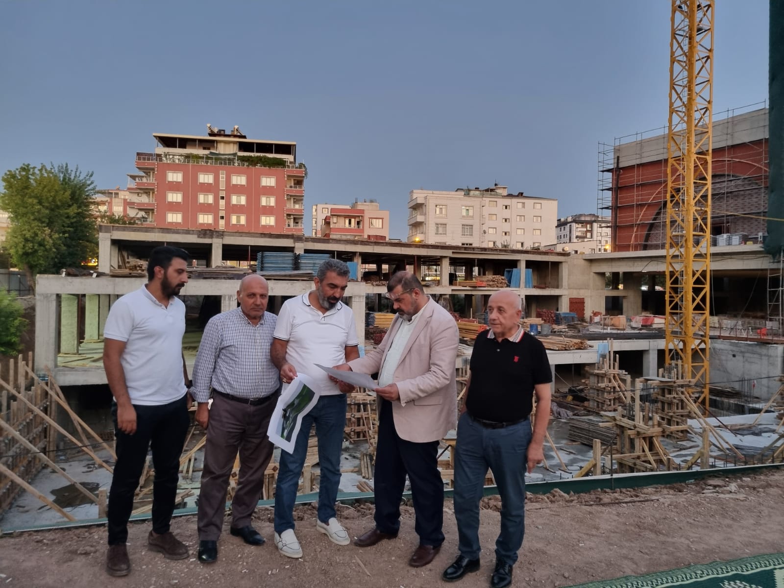 Kardeşlik Cami inşaatını inceledi