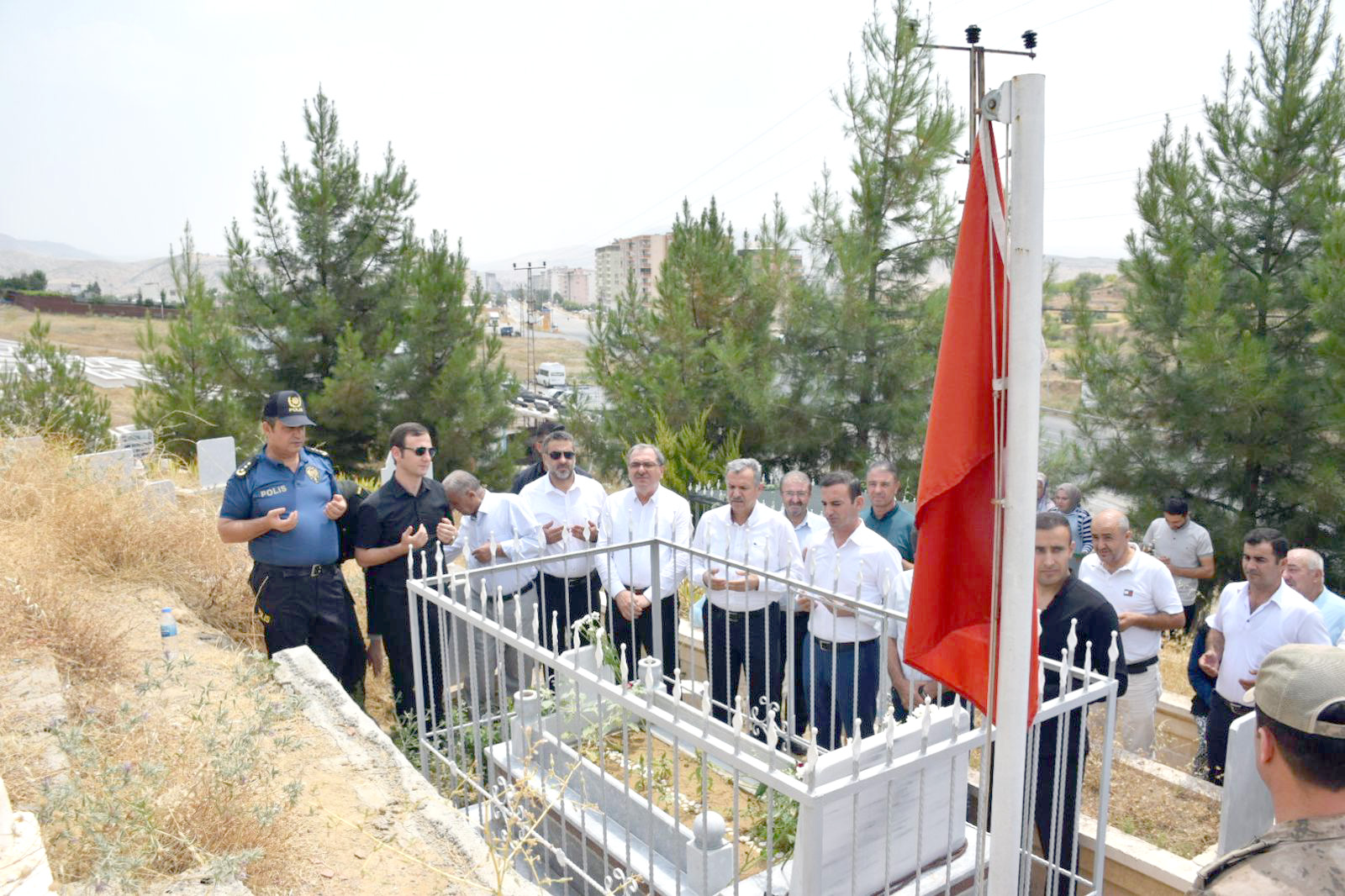 Kozluk’ta şehit kabirleri ziyaret edildi