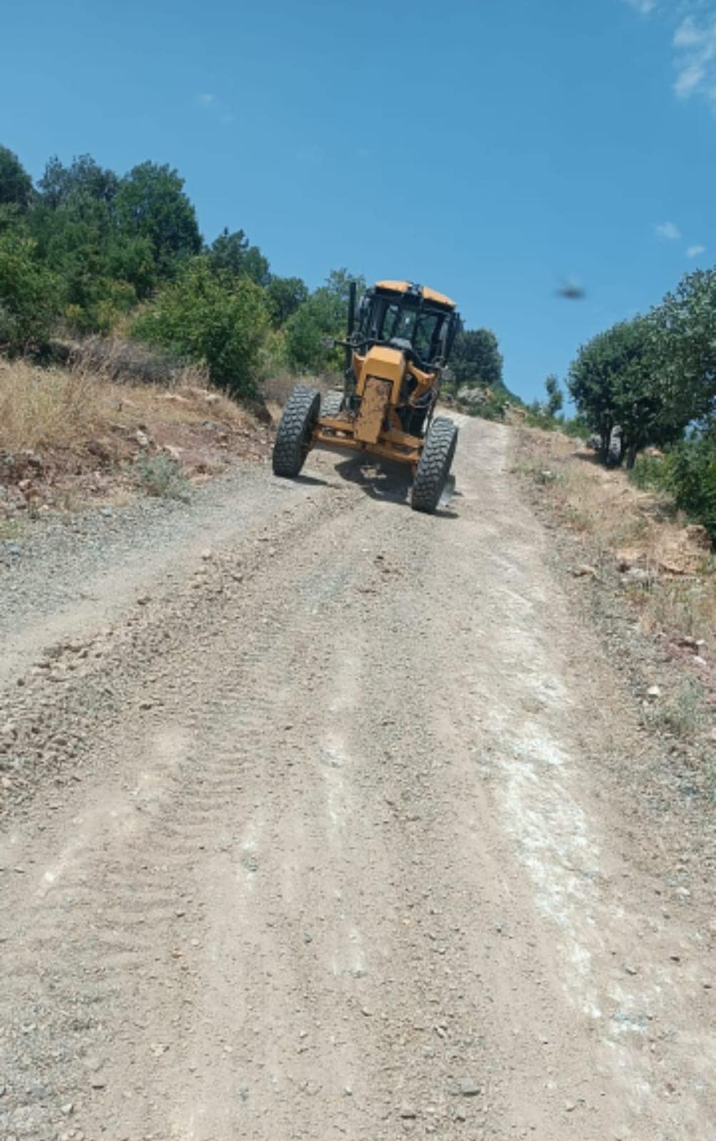 Dere köyü mezra yolu yol reglaj çalışması yapıldı