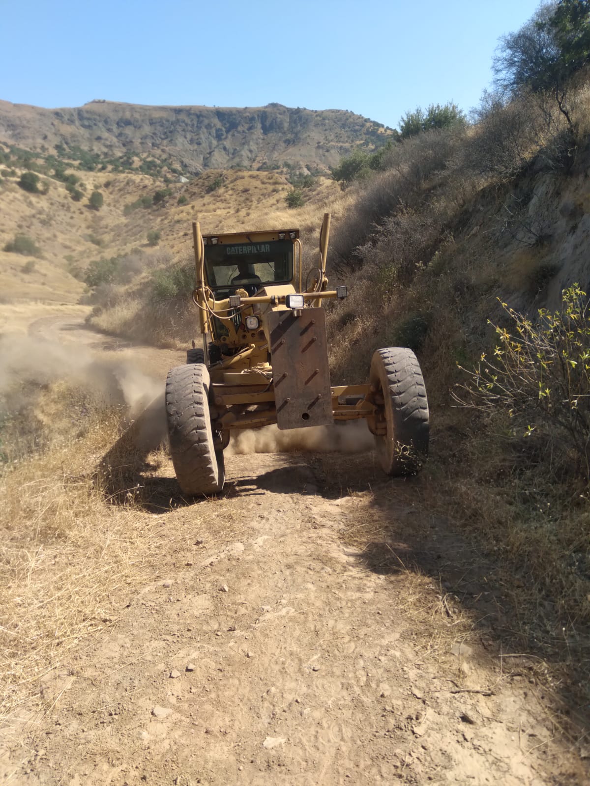 Halkın talepleri doğrultusunda yol çalışmaları devam ediyor