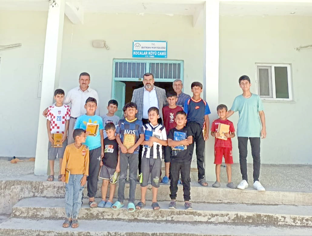 Yaz Kur’an Kursu’nda eğitim gören öğrencilerle bir araya geldi