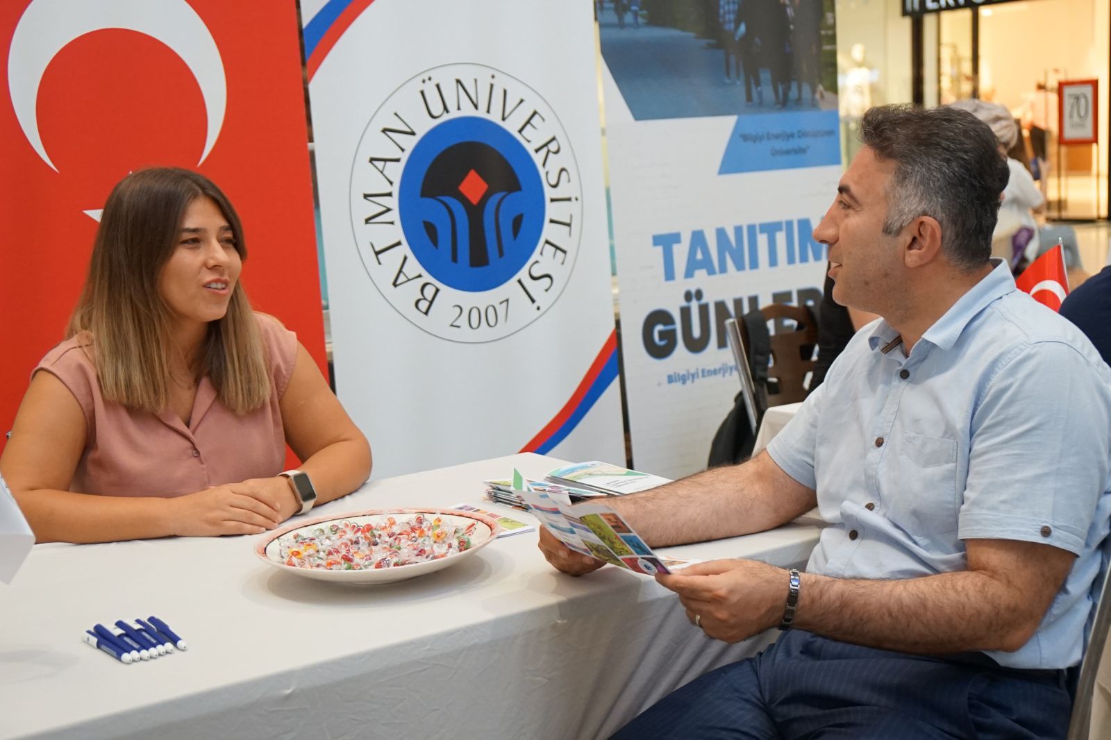 Rektör Demir tanıtım standını ziyaret etti