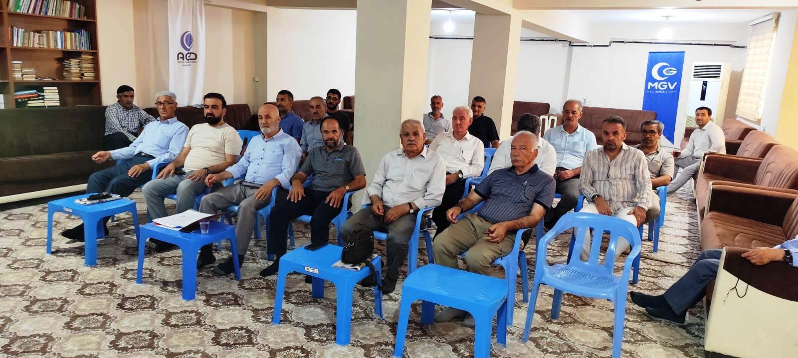 ‘Milyonlarca genç sokaklarda işsiz, güçsüz dolaşıyor’