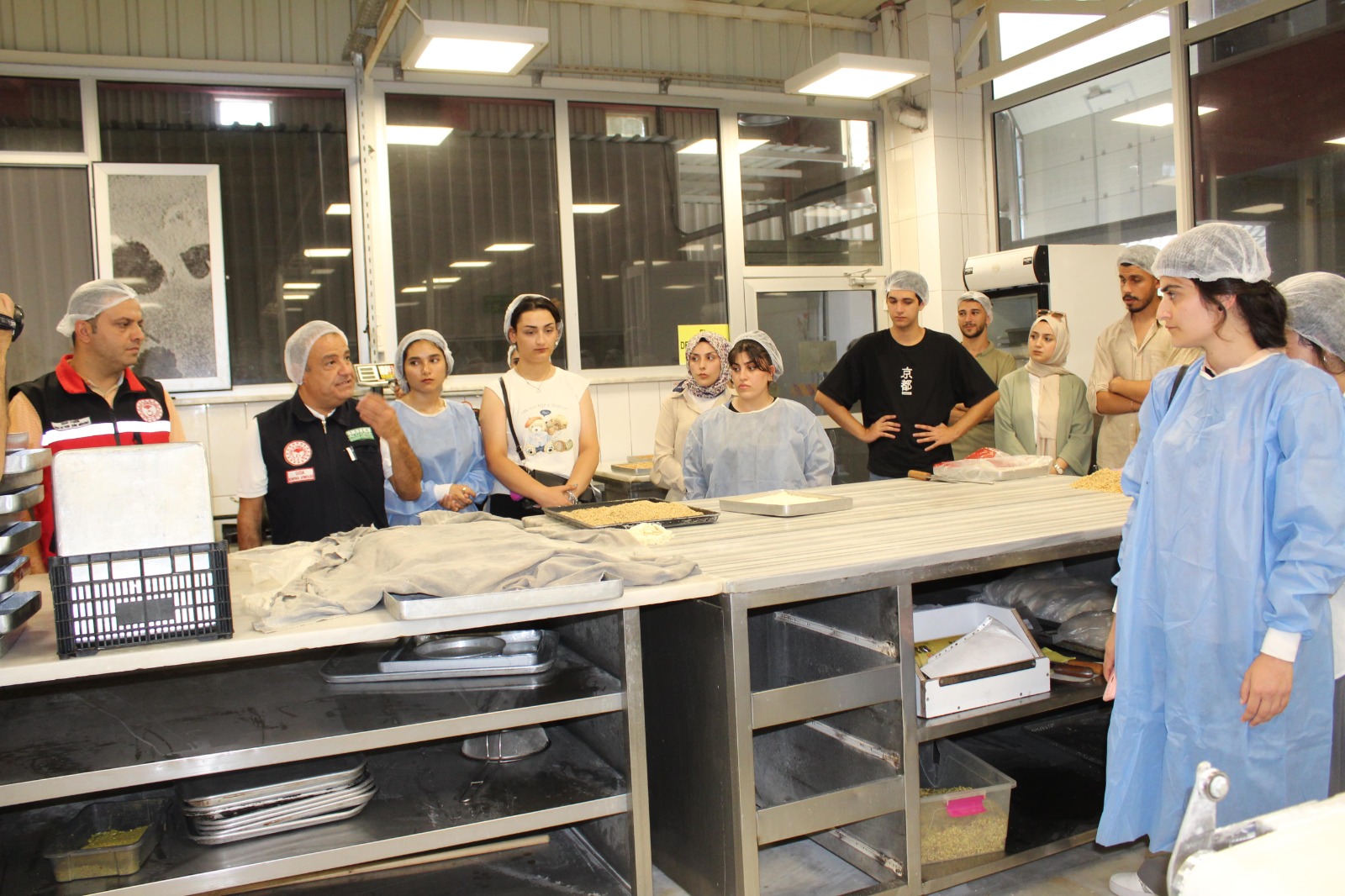 Stajyer öğrencilere uygulamalı gıda denetimi eğitimi verildi