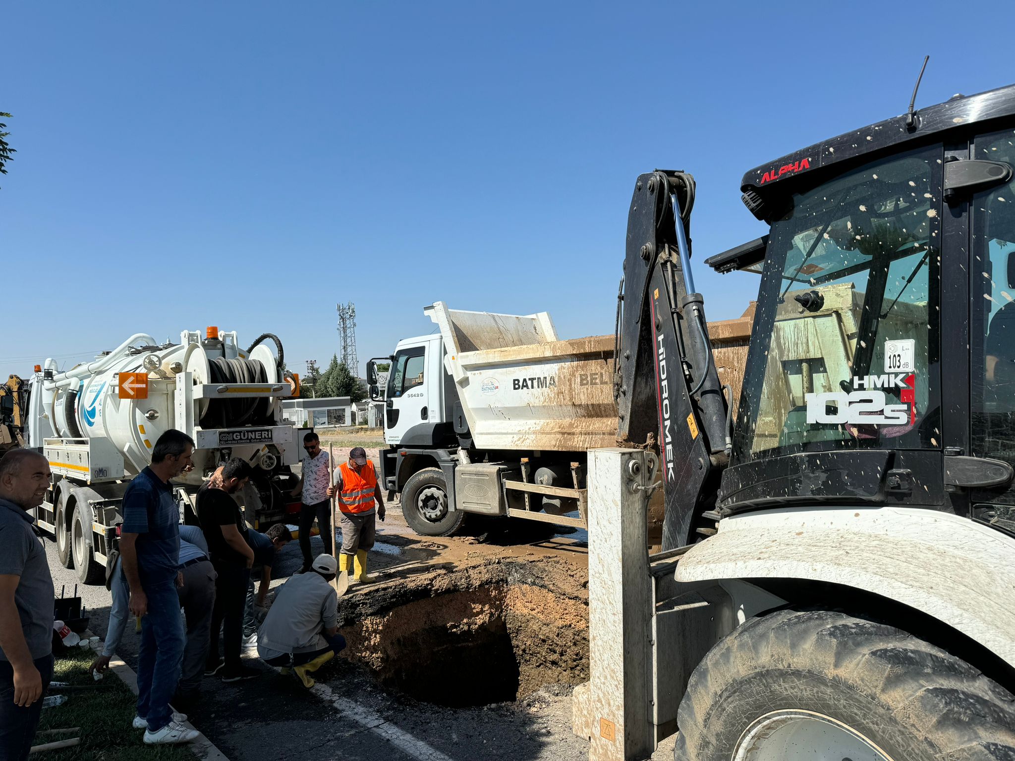 Silvan Yolu’ndaki su patlağı hızla onarıldı