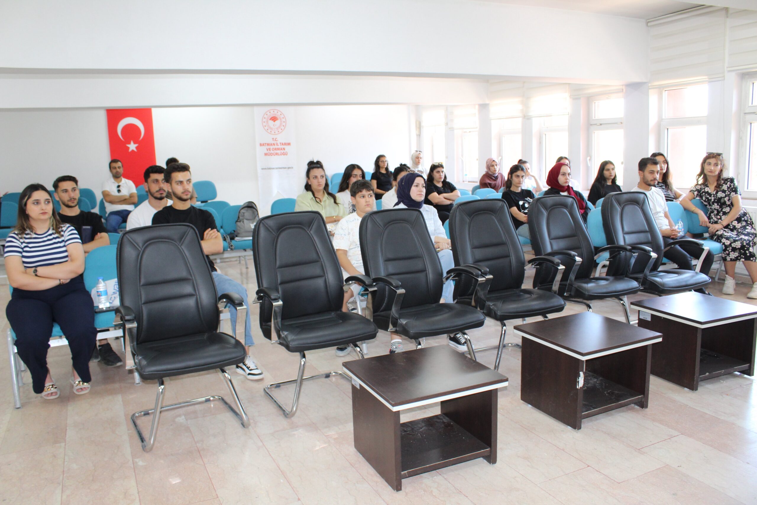 Stajyer Öğrencilere “Süt İşletmelerinin Resmi Kontrolü” eğitimi verildi