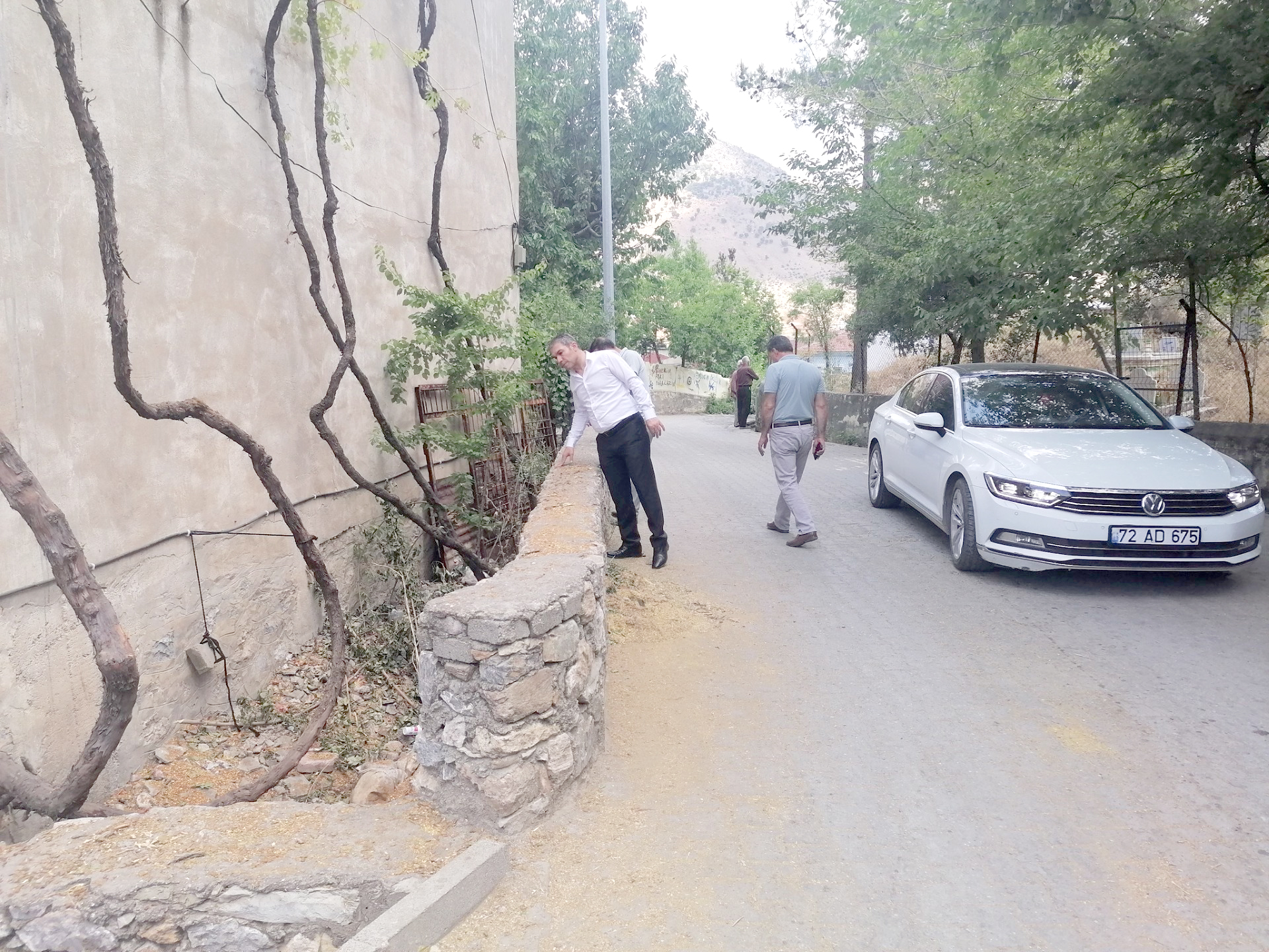 Yol genişletme çalışmalarını inceledi