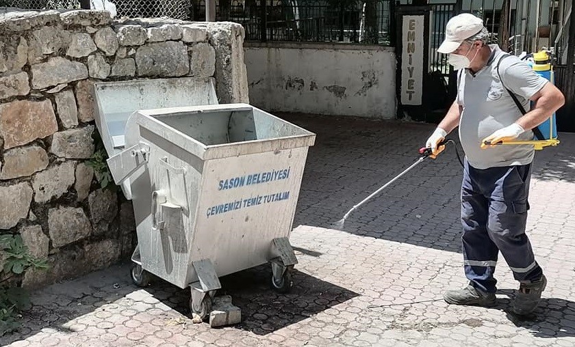 Sason’da ilaçlama devam ediyor