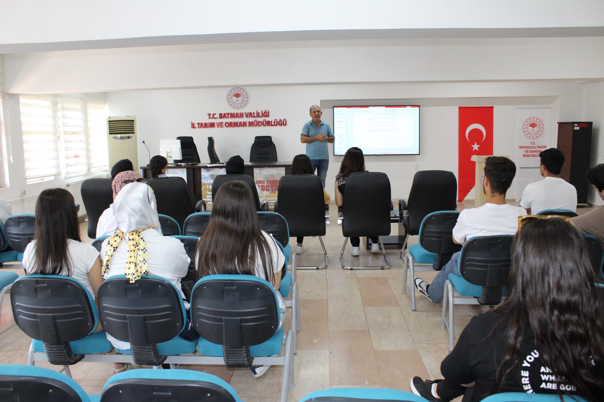 Stajyer öğrencilere Toprak analizi eğitimi verildi