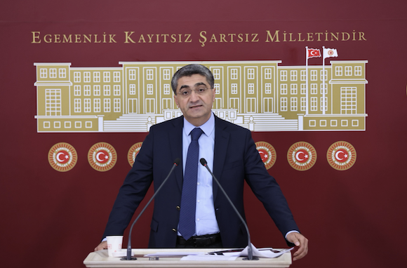 DEVA Partili Ekmen: “Mersin’in hakkını verin, havalimanını açın, otoyolu tamamlayın”