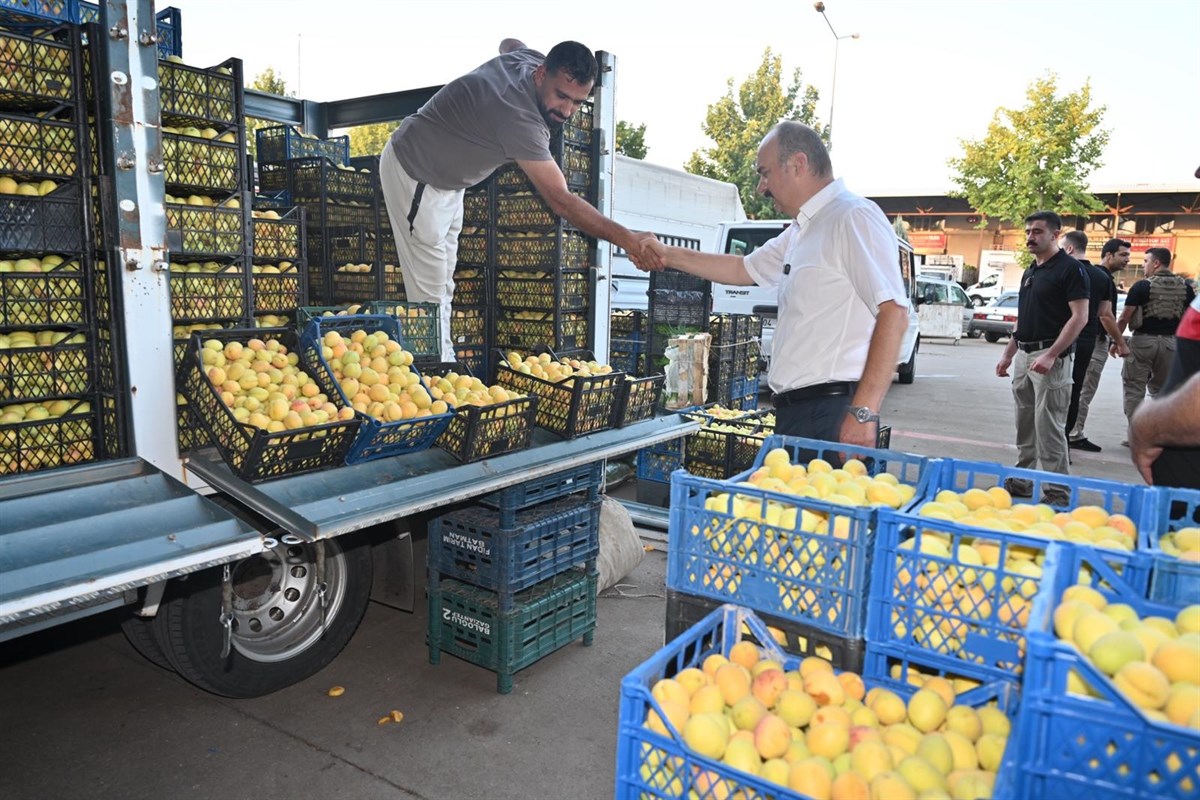 Yaş Sebze ve Meyve Hal Kompleksini ziyaret etti