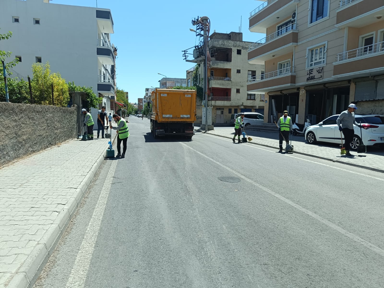 Her mahalle köşe bucak temizleniyor