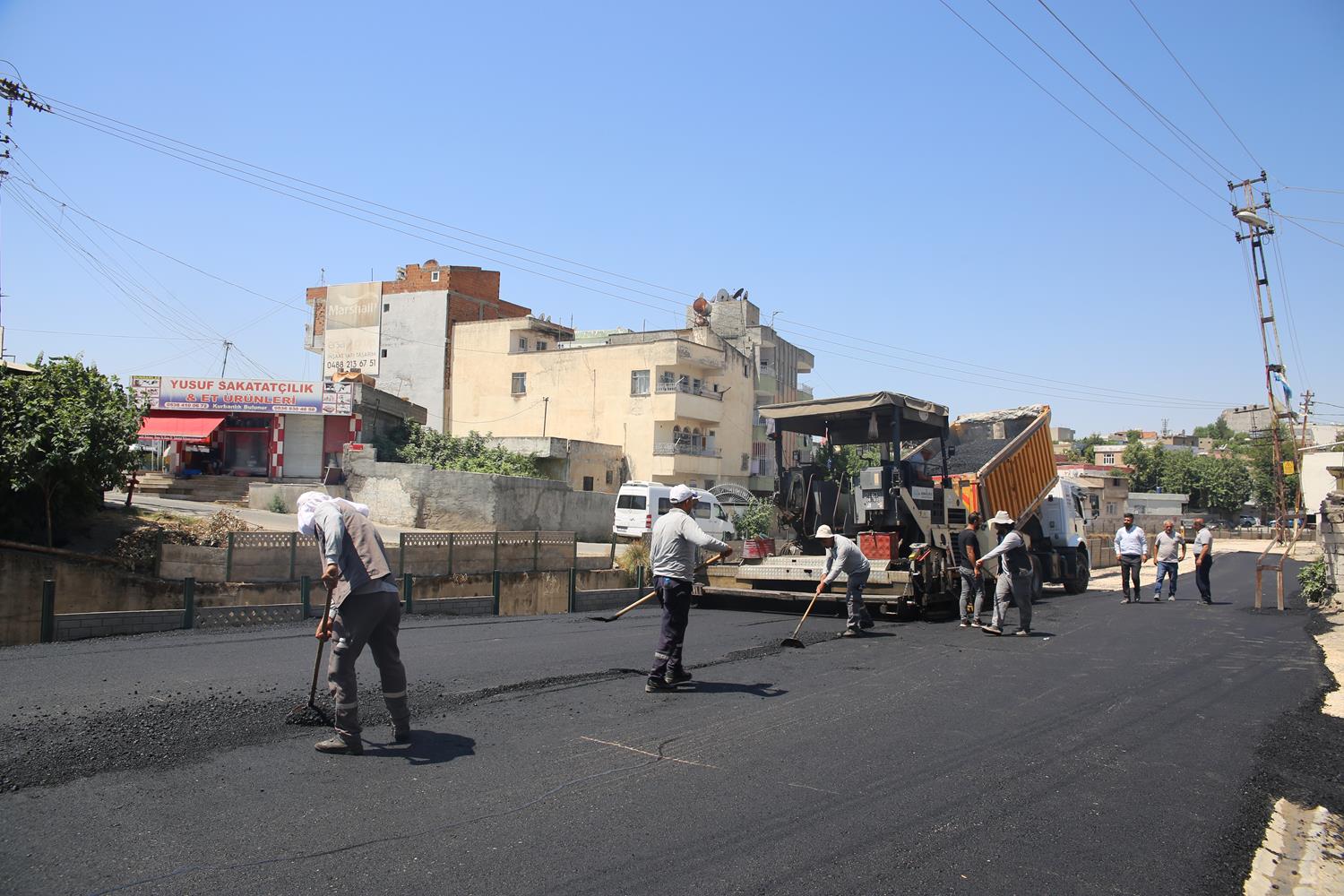 Yenilenen yollar asfaltlandı